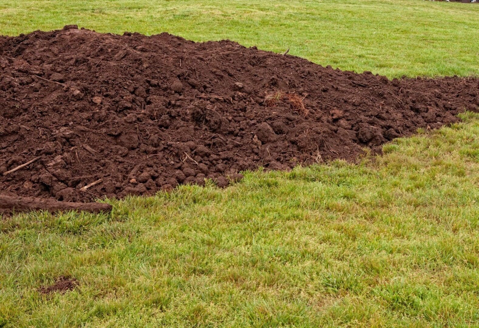 fm=f_68563 A pile of dirt in the middle of a field.